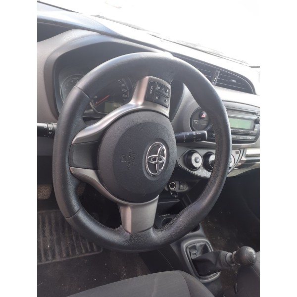 Volante – TOYOTA YARIS (_P13_)