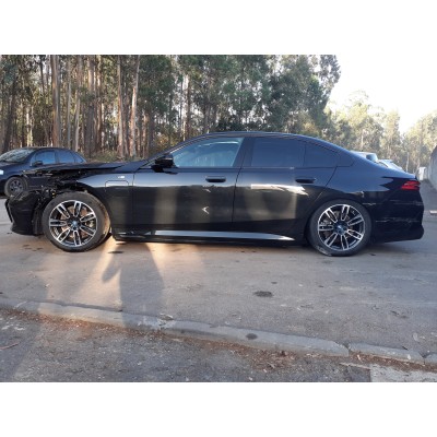 BMW 5 SEDAN (G60) - SALVADO